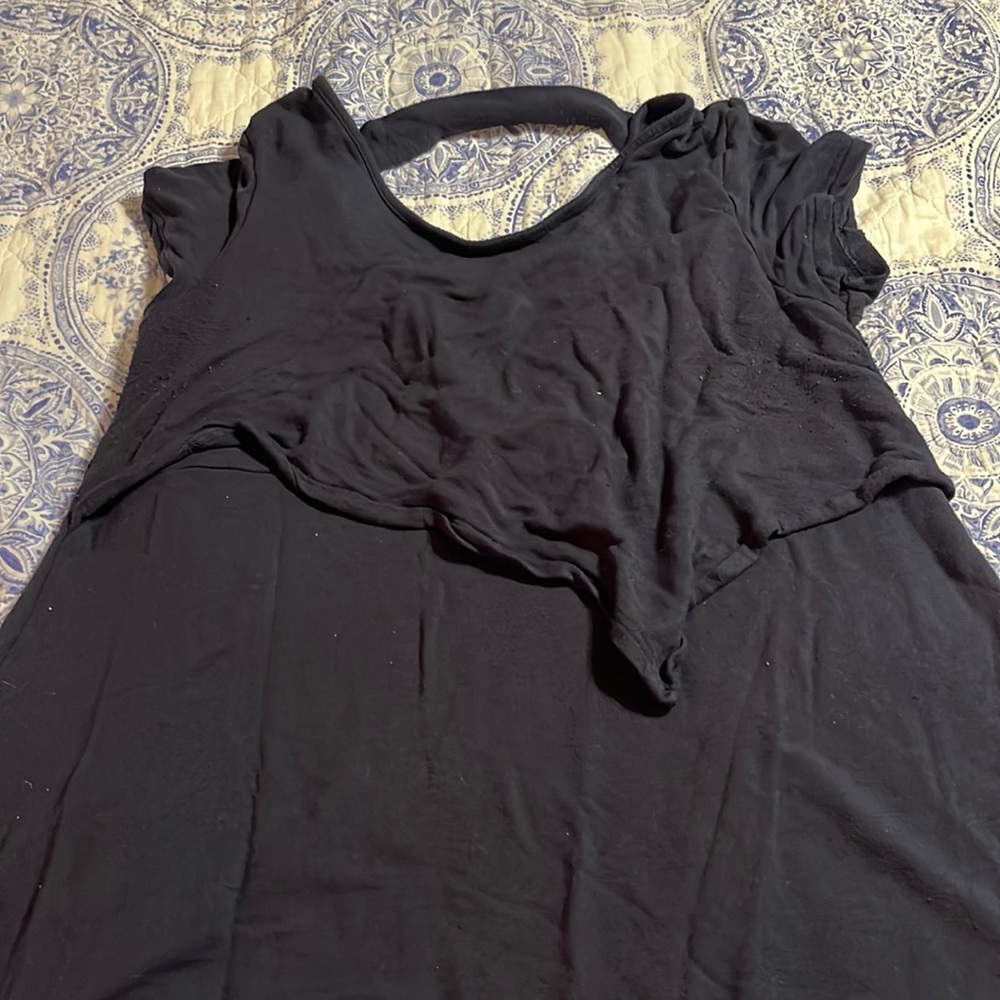 Latched mama peekaboo tee